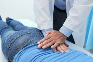 chiropractor helps treat patient’s spine pain
