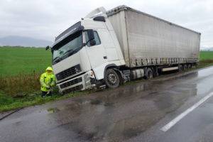delivery-truck-goes-off-side-of-road-following-accident